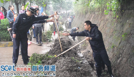 “洁美城乡”&nbsp;自贡全民齐“上阵”(图4)