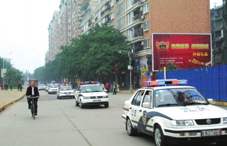 配防弹衣GPS&nbsp;内江首支巡逻防控队亮相(图1)