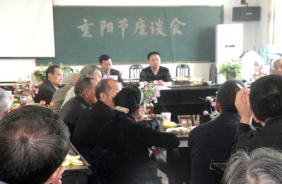 尊老敬老&nbsp;你我快乐&nbsp;白节镇中心校举行重阳节活动(图1)