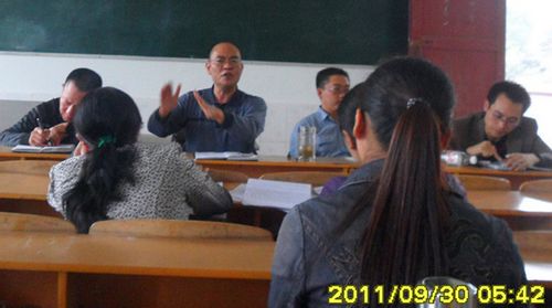 九支中学召开政史地教学研讨会