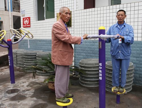 宜宾：重访敬老院掀起老年“健身热”