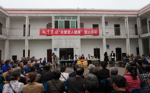 宜宾：重访敬老院掀起老年“健身热”(图1)