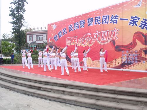 泸县一中与泸县公安局开展警民联欢活动(图2)