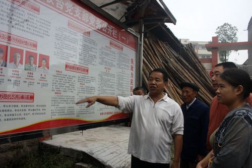 龙车镇：阳光党务&nbsp;群众心里更亮堂(图1)