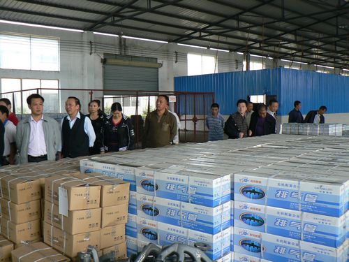 牛滩镇组织人大代表和村（社区）干部参观泸县工业园区和新农村建设(图3)