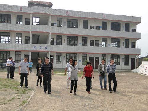 叙永县副县长宋革会到赤水镇检查食品安全工作(图1) 叙永县副县长宋革会到赤水镇检查食品安全工作(图1)