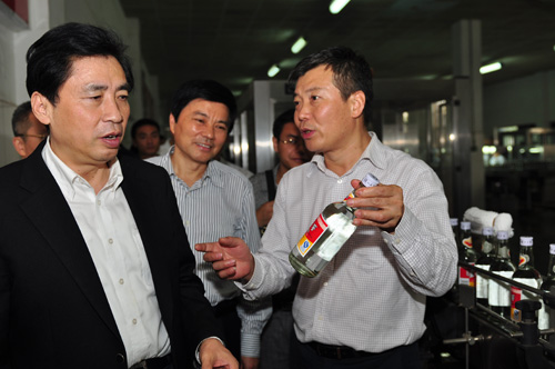 谢和平、吴凯莅临泸州考察酒业发展情况(图5)