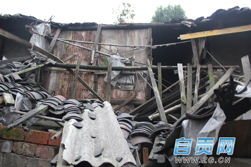 自贡百年串架房年久失修&nbsp;居民心头“闪”