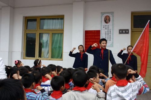 龙车镇：庄严宣誓，“红领巾”喜迎建队62周年