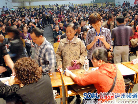 泸州合江：抽签选号&nbsp;355户困难家庭住房圆梦(图3)