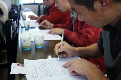 纳溪区龙车镇：严考试，农民工电脑培训不走过场