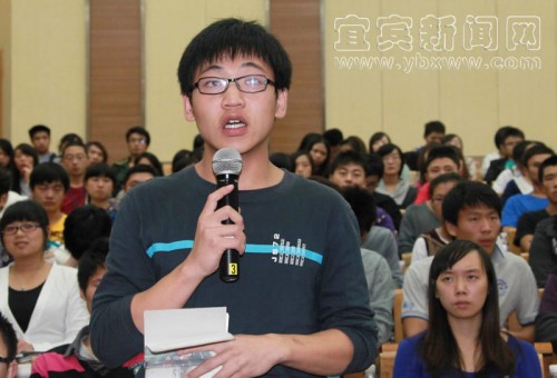 李小琳回故乡与宜宾学院师生亲切座谈(图6)
