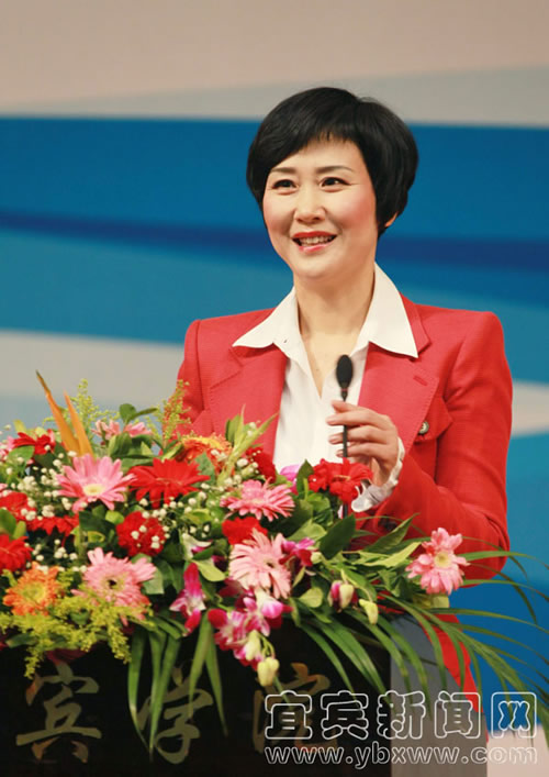 李小琳回故乡与宜宾学院师生亲切座谈(图3)