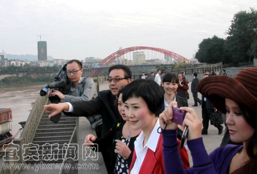 李小琳回故乡与宜宾学院师生亲切座谈(图11)