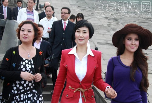 李小琳回故乡与宜宾学院师生亲切座谈(图12)