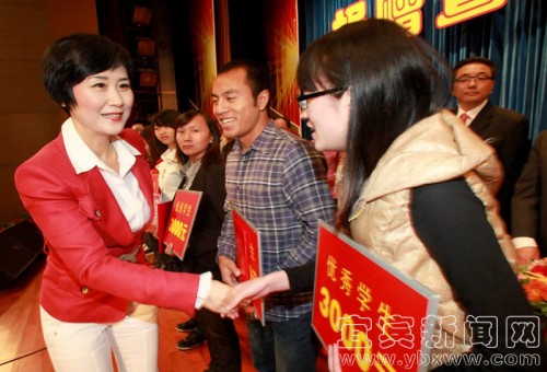 李小琳回故乡与宜宾学院师生亲切座谈(图9)