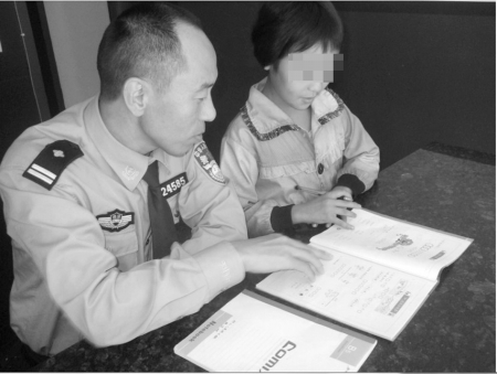 小女孩泸州街头“寻母”&nbsp;民警帮她找亲人