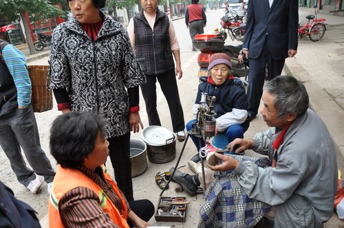 泸州纳溪：个私协积极开展“光彩服务日”活动