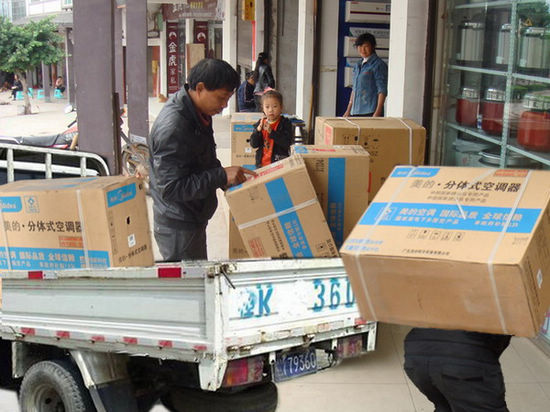 泸州合江:家电下乡进入”倒计时"农民争搭"末班车"(图2)