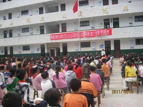 佛荫镇中心校开展“法制、安全、禁毒、防邪教、卫生防疫”讲座