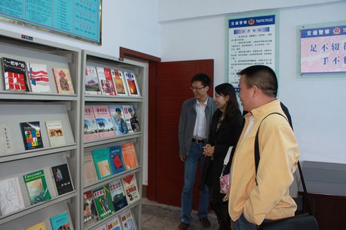 叙永交警大队顺利通过市文明单位复查和验收(图1) 叙永交警大队顺利通过市文明单位复查和验收(图1)