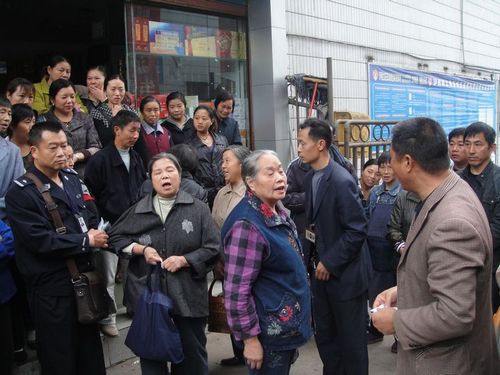 立石镇:干群警合力严打“法轮功(图1) 立石镇:干群警合力严打“法轮功(图1)