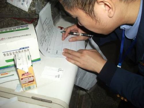 江阳工商乳制品监管出新招&nbsp;十分钟快速检测“三聚氰胺”