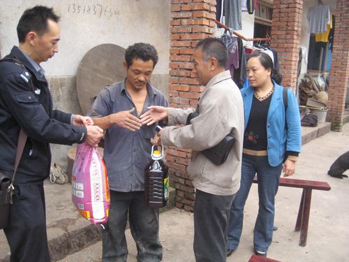 棉花坡镇 深入开展大走访 传递真情促矫正(图1) 棉花坡镇 深入开展大走访 传递真情促矫正(图1)