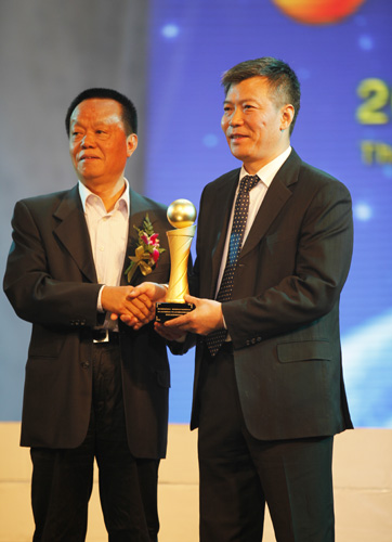 泸州老窖荣膺“2011.CCTV中国年度品牌”(图2)