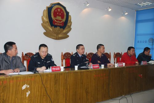 叙永交警组织召开全县2011年机动车驾驶员“三项教育”集中安全培训会