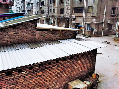楼前院坝私建房&nbsp;附近居民怨声大