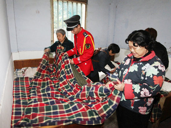 宜宾:“让爱传递”温暖孤寡老人心(图4) 宜宾:“让爱传递”温暖孤寡老人心(图4)
