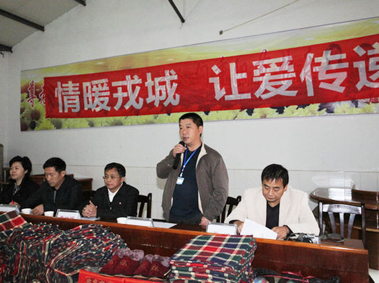 宜宾:“让爱传递”温暖孤寡老人心(图1) 宜宾:“让爱传递”温暖孤寡老人心(图1)
