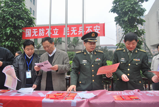 泸州副市长陈万春检查指导大山坪街道征兵宣传工作(图3)