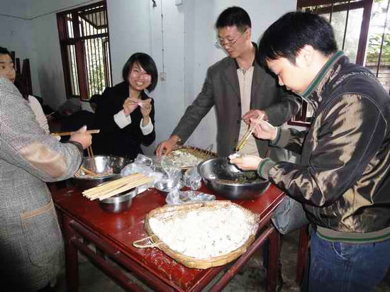 龙马潭团区委携手泸州安监局开展志愿服务