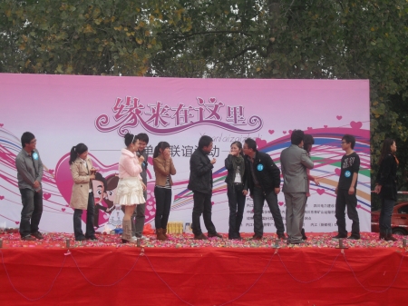 内江妇联赶新潮办"公务员相亲" 不像"相亲"像联欢(图1) 内江妇联赶新潮办"公务员相亲" 不像"相亲"像联欢(图1)