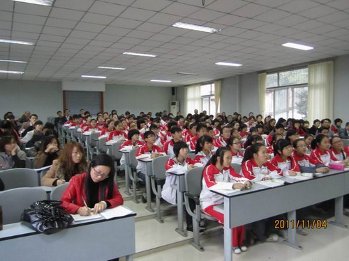 泸州马岭中学教师为四川省英语骨干教师培训班献课(图1) 泸州马岭中学教师为四川省英语骨干教师培训班献课(图1)