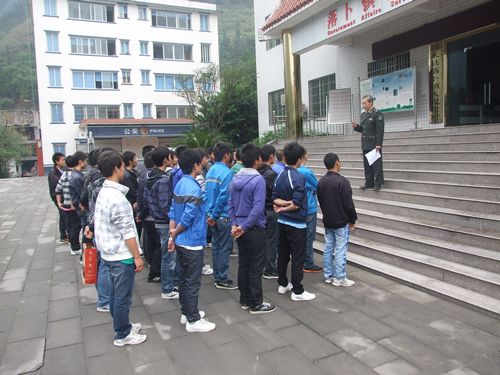 奔向绿色梦想 迎接应征入伍的第一关(图1) 奔向绿色梦想 迎接应征入伍的第一关(图1)