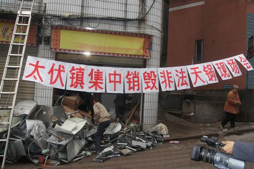 太伏镇 消毁“非法”天锅 群众拍手称快(图1) 太伏镇 消毁“非法”天锅 群众拍手称快(图1)