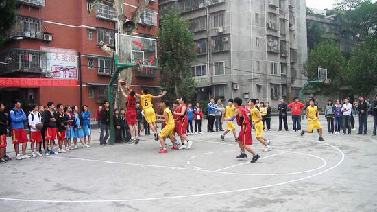 叙永第19届"三好杯"中学生篮球运动会决赛圆满落幕(图2) 叙永第19届"三好杯"中学生篮球运动会决赛圆满落幕(图2)