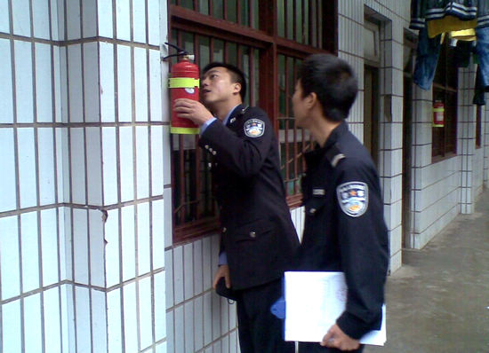白腊乡开展校园安全隐患大排查