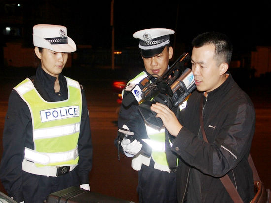 宜宾酒驾三“重罚” 司机贪杯再“叹悲”(图2) 宜宾酒驾三“重罚” 司机贪杯再“叹悲”(图2)