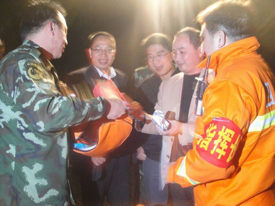 泸县综合应急救援大队官兵安营扎寨玉龙湖畔(图1) 泸县综合应急救援大队官兵安营扎寨玉龙湖畔(图1)