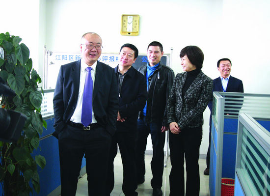 朱华付小平看望慰问泸州江阳区新闻工作者