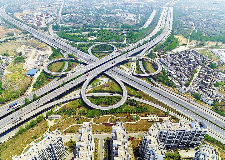 高速公路岁末冲刺&nbsp;四川豪迈跨越3000公里(图1)