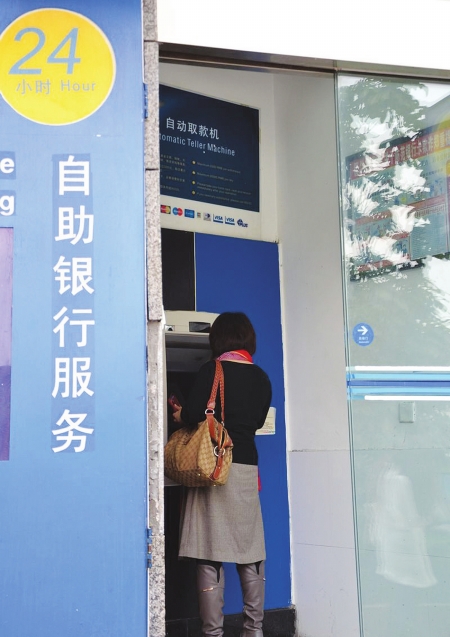 泸州一银行经理从ATM机盗取百万获刑(图1) 泸州一银行经理从ATM机盗取百万获刑(图1)