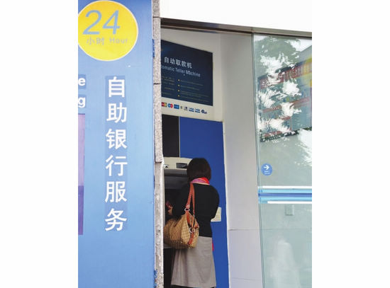 拆东墙补西墙&nbsp;泸州一银行经理从ATM机盗取百万获刑(图1)