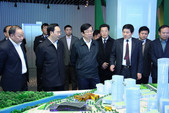 四川省委副书记李春城视察泸州城市规划展览馆(图1)