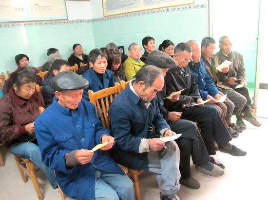 奇峰镇：县、镇人大换届选举圆满成功(图2)