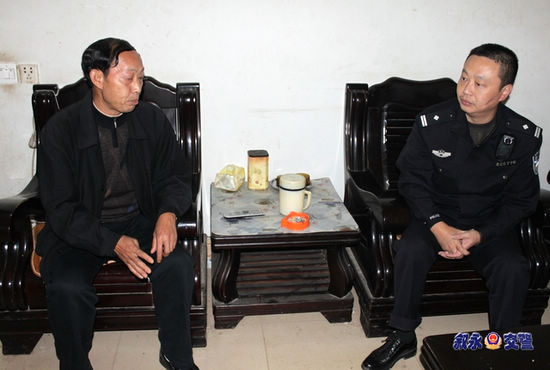 叙永交警促进“警民亲”&nbsp;回访交通事故受害者家属(图1)